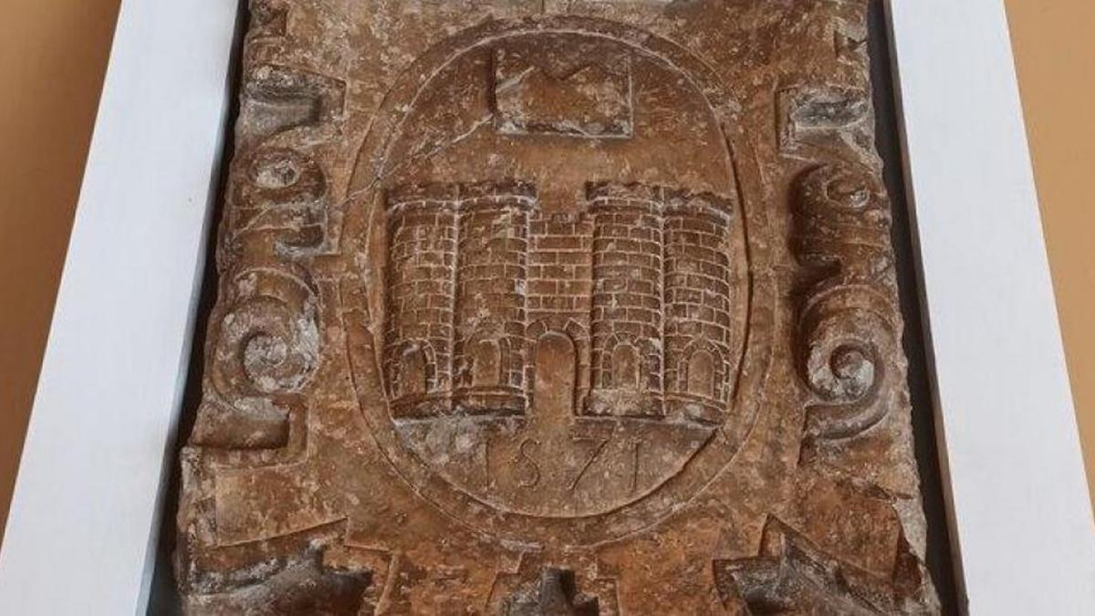 Este escudo fue símbolo de la ciudad de Huesca desde la Edad Media hasta el siglo XVI.