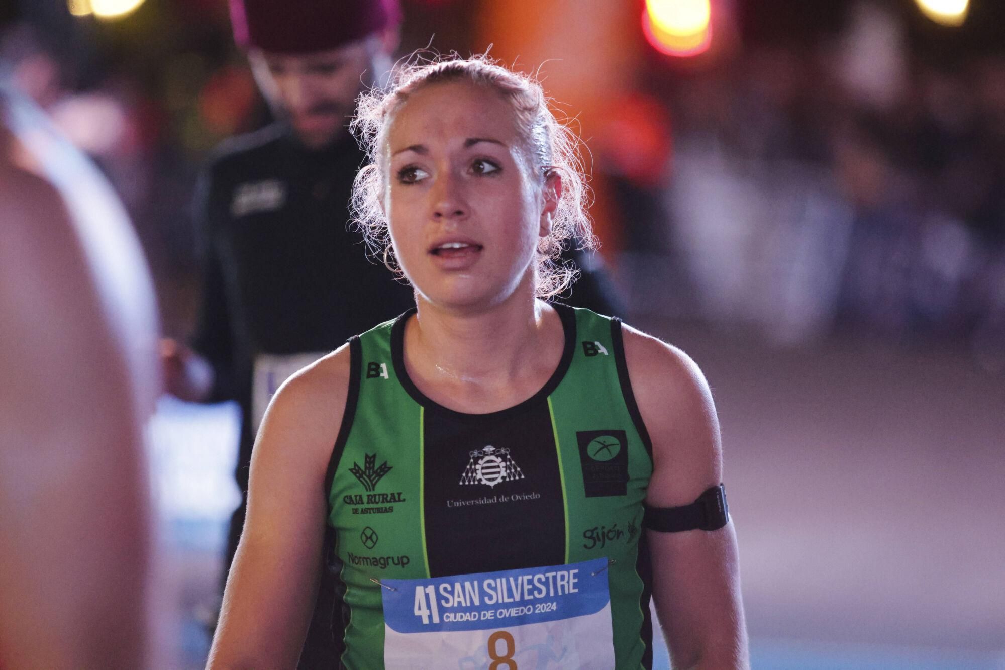 EN IMÁGENES: Alejandro Onís y Mariam Benkert saltan del segundo al primer puesto en la San Silvestre de Oviedo
