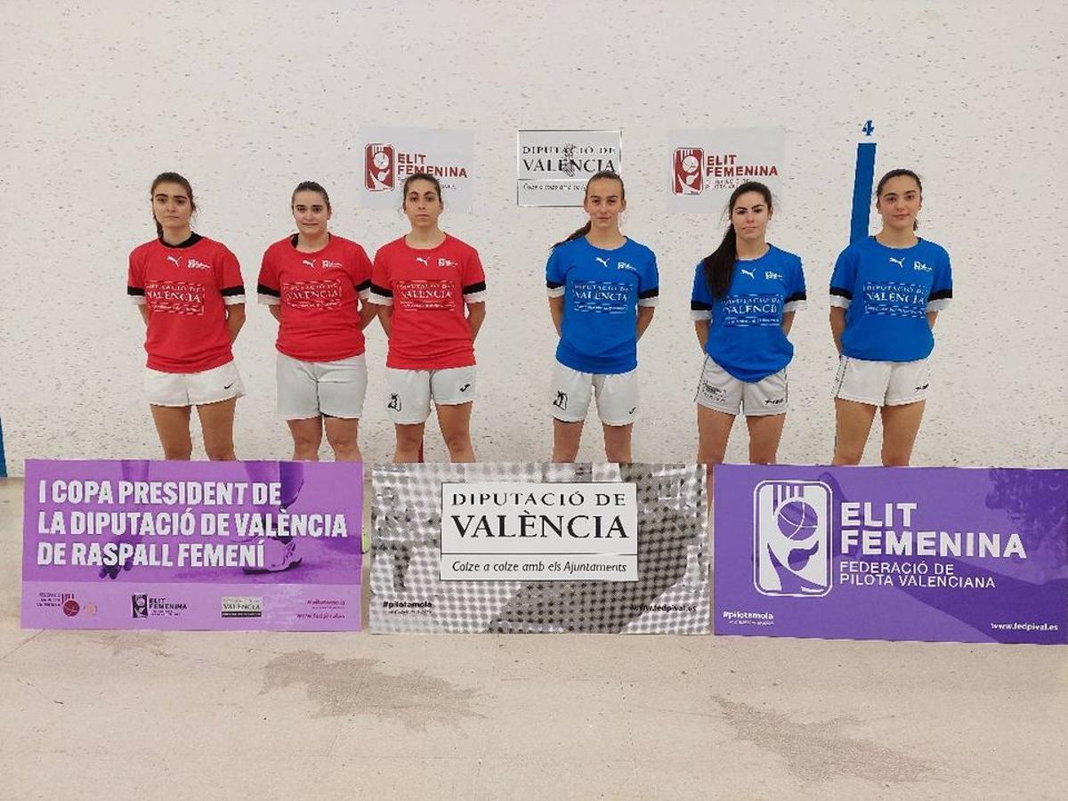 Ana, Mireia, Anabel (de roig), Irene, Mar i Marta (de blau).