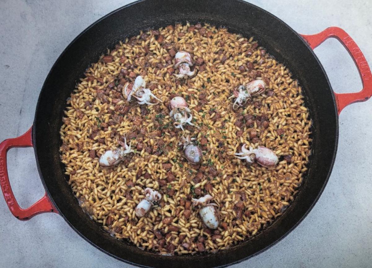 Arròs de sepiots, una altra de les propostes del xef de Llançà.