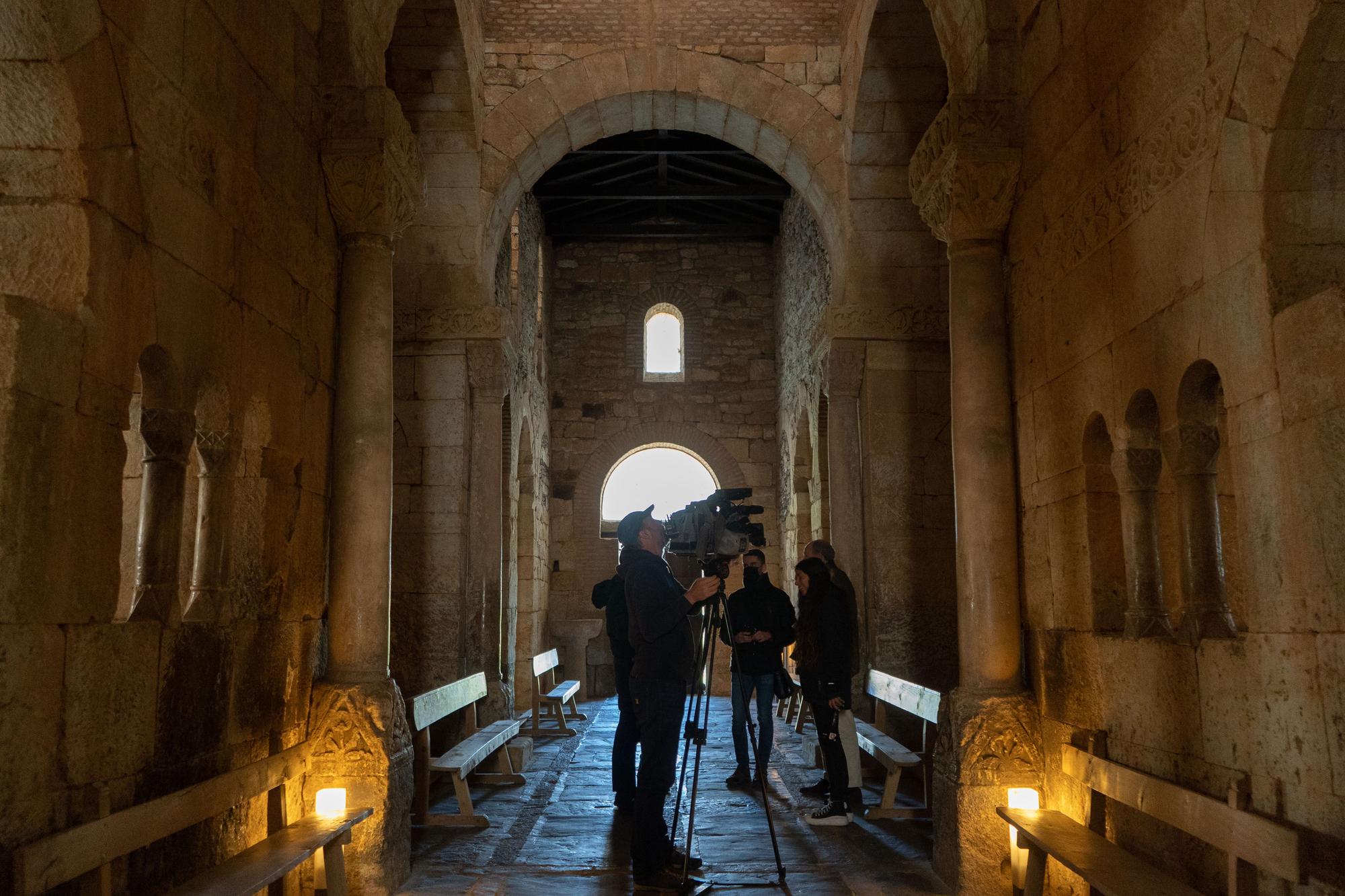 Interior de San Pedro de la Nave hoy en día.