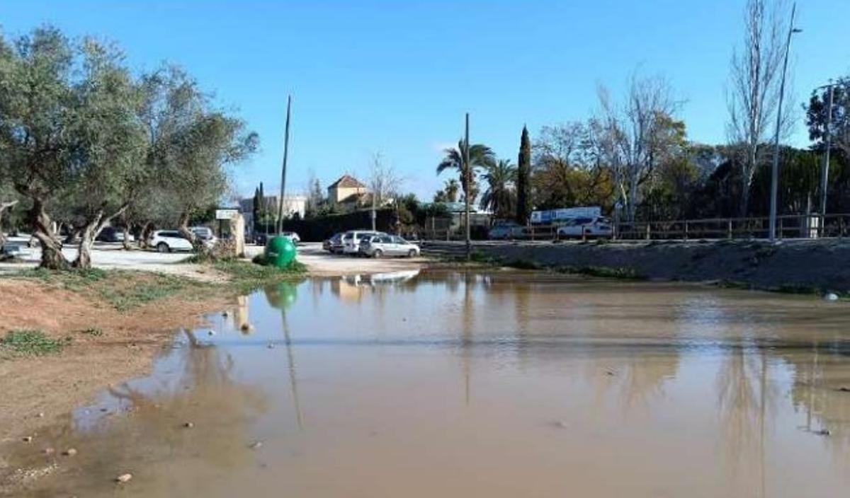 La zona del aparcamiento se nivelará y acondicionará para evitar que se encharque con la lluvia.