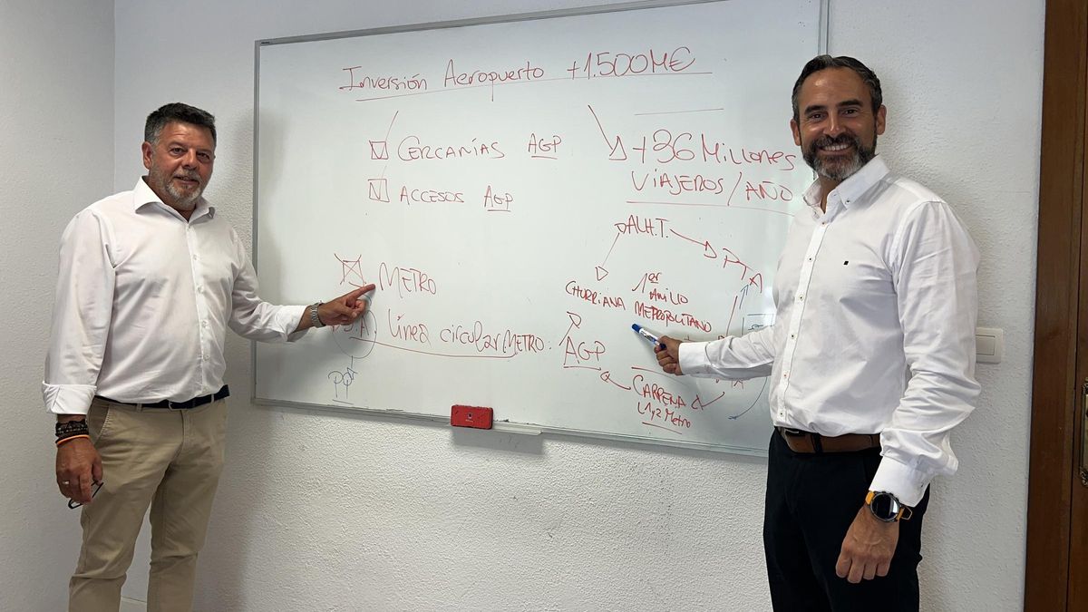 El portavoz socialista en el Ayuntamiento de Málaga, Daniel Pérez, y el edil Jorge Quero