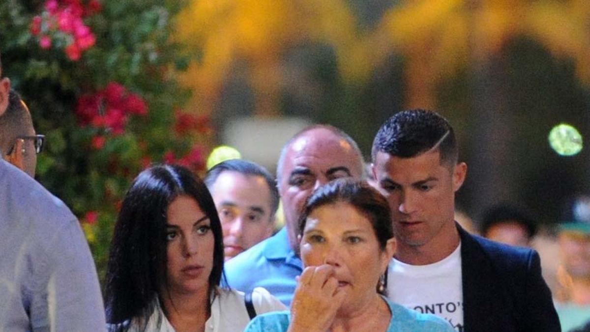 Georgina Rodríguez y Cristiano Ronaldo, de cena con sujetavelas en Ibiza
