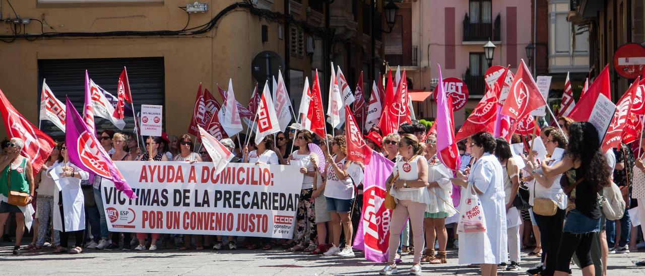 CONCENTRACION TRABAJADORAS AYUDA A DOMICILIO