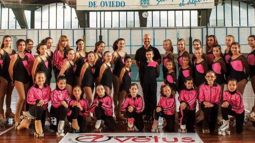 Integrantes del Ovetus Patinaje Club, organizador del &quot;Ciudad de Oviedo&quot;.