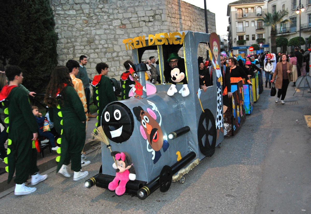 El tren Disney del carnaval de Lucena.
