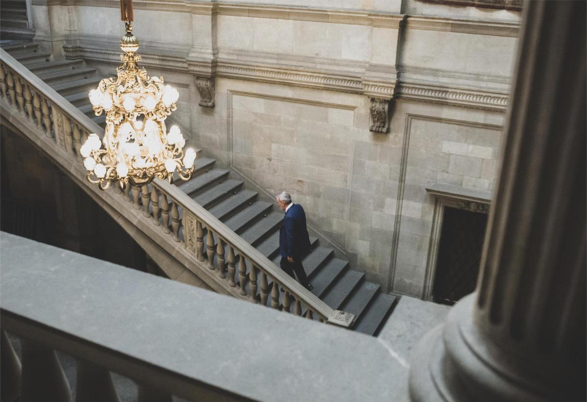 Una de las fotografías de Ceci capturando un momento de Collboni en el ayuntamiento.