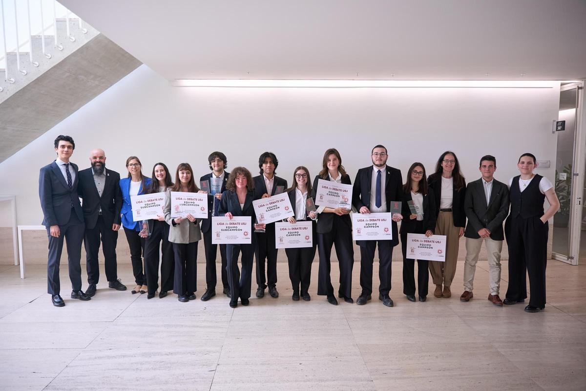El equipo Eristika, formado por Adriana López, Celia Martínez, Alejandra Delgado, Menelik Alfonso Tealdi y Tom Sretenovic, se alzó con el título de la Liga de Debate de la Universidad San Jorge de Zaragoza