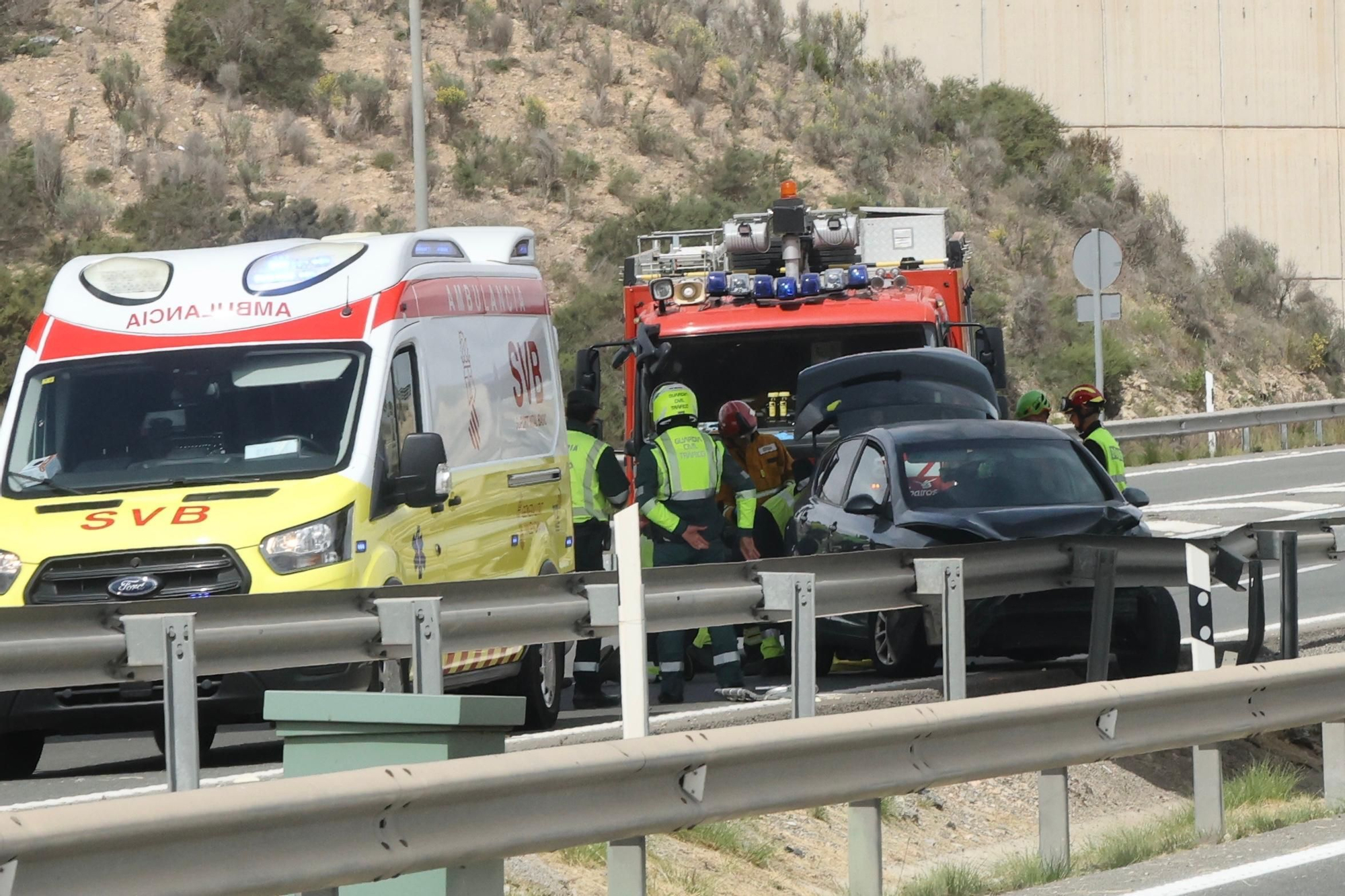 Aparatoso accidente en la A-31 en Monforte del Cid