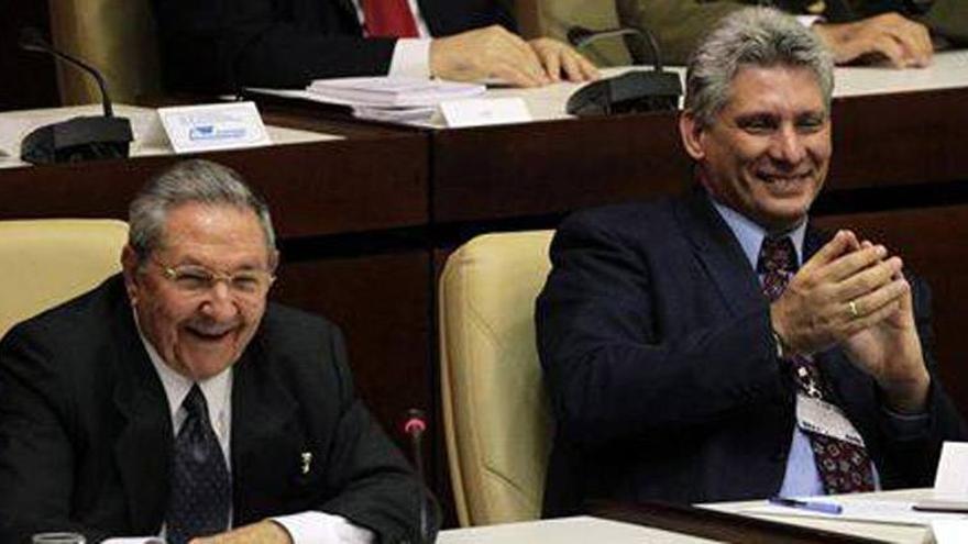 Raúl Castro designa a Miguel Díaz-Canel como su sucesor