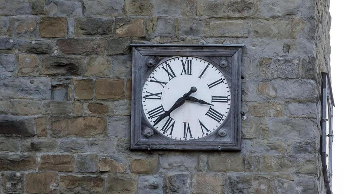 El reloj de la iglesia de Amatrice, detenido a la hora del terremoto