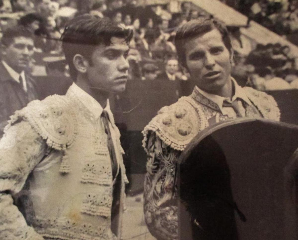 Ricardo de Fabra junto a El Cordobés en la plaza de València