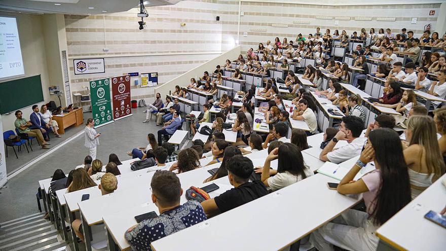 Foto de archivo de universitarios en Córdoba.