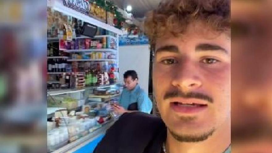 El granadino que flipó con la &quot;voz&quot; del Tranvía de Tenerife se maravilla del Mercado de La Laguna
