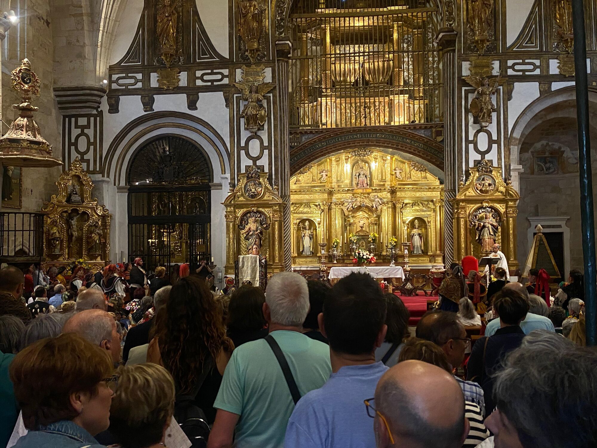 GALERÍA | Desfile de indumentaria tradicional de Zamora en San Pedro