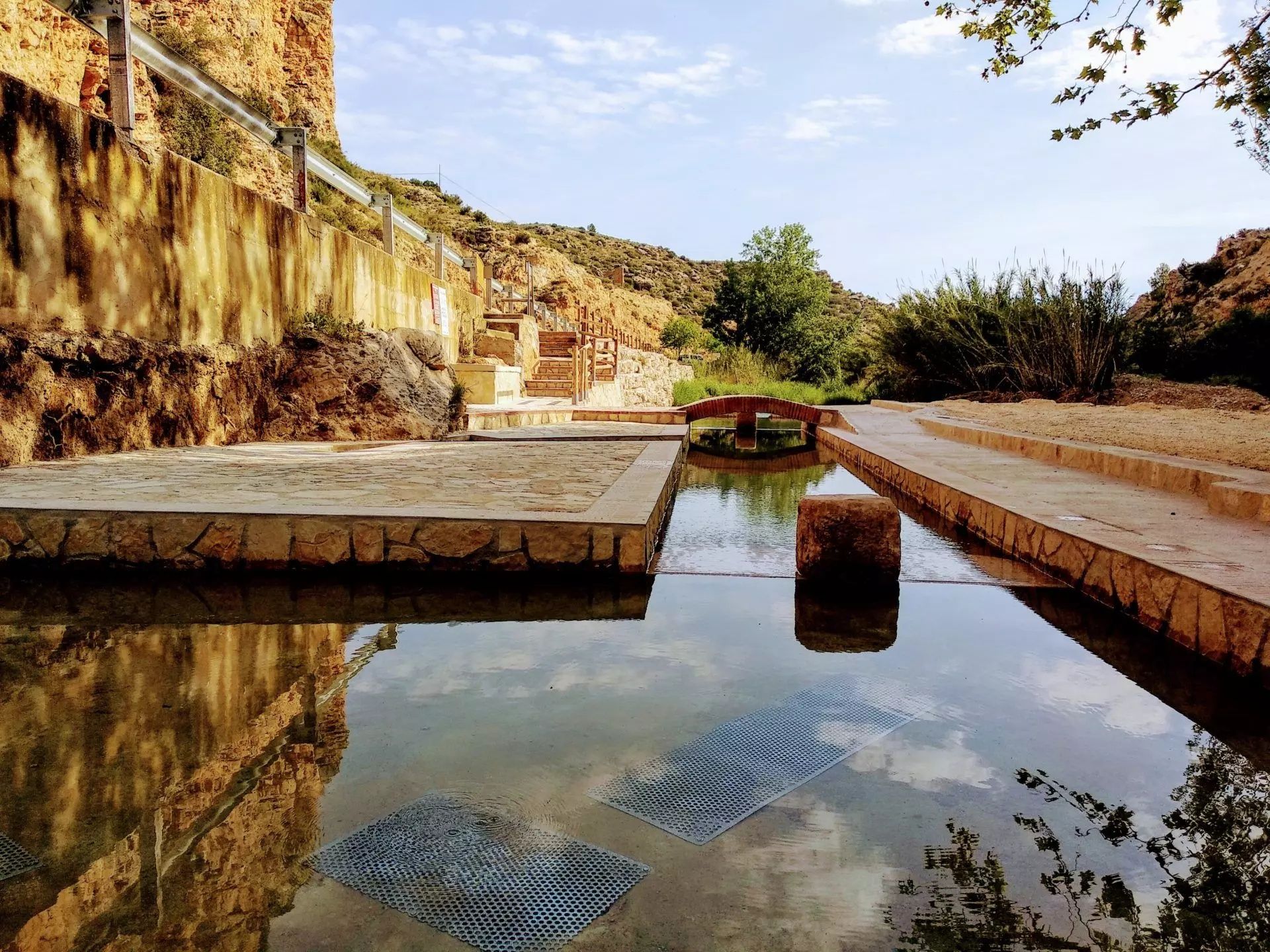 Manantial natural de Aguas Termales en Ariño, provincia de Teruel.