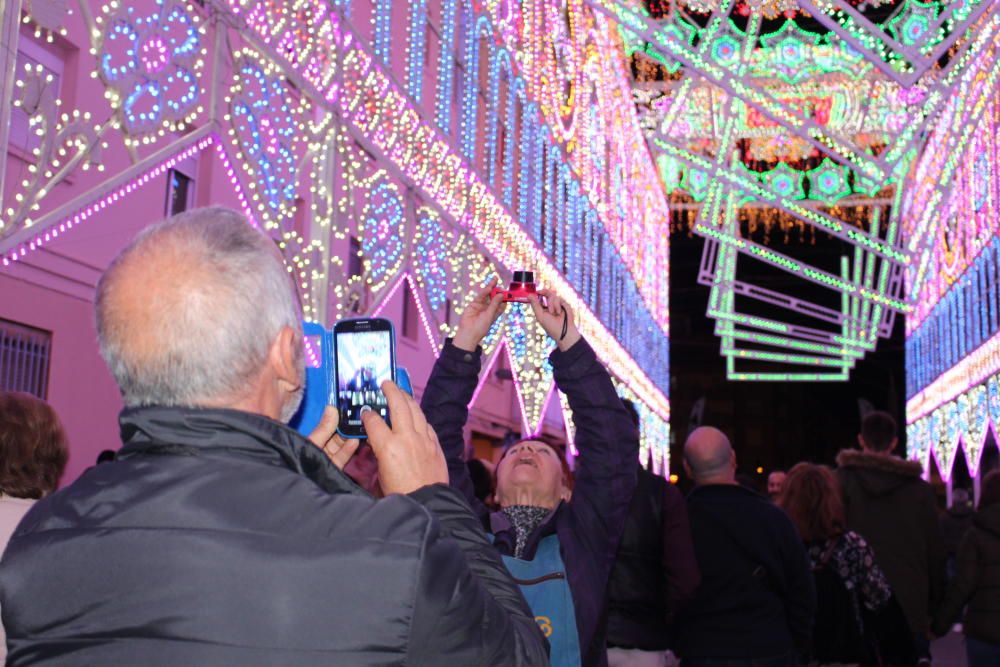 Encendido de luces de la falla Malvarrosa