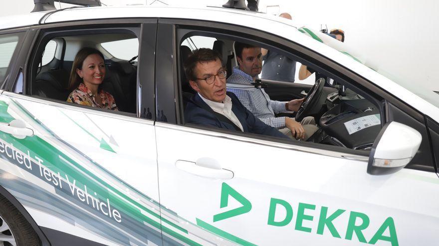 Núñez Feijóo en un coche de Dekra con Patricia Navaro.