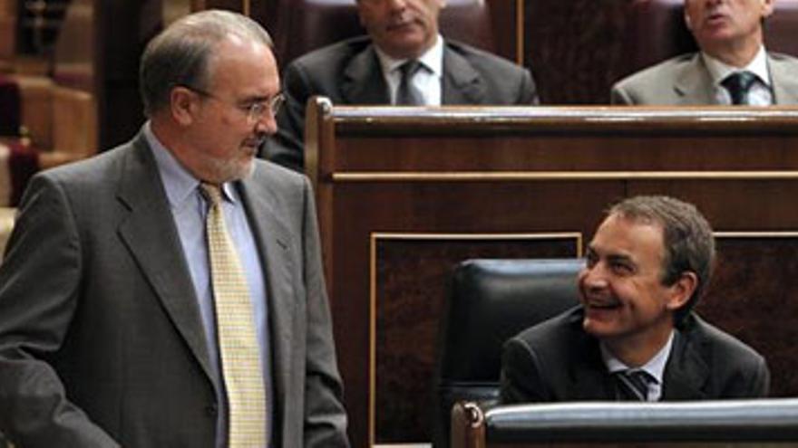 Zapatero confía en acelerar el fin de la crisis con sus presupuestos