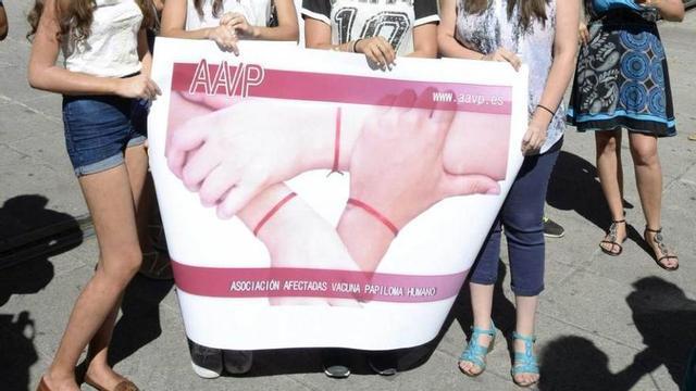Afectadas por la vacuna del papiloma, frente al Ministerio de Sanidad.