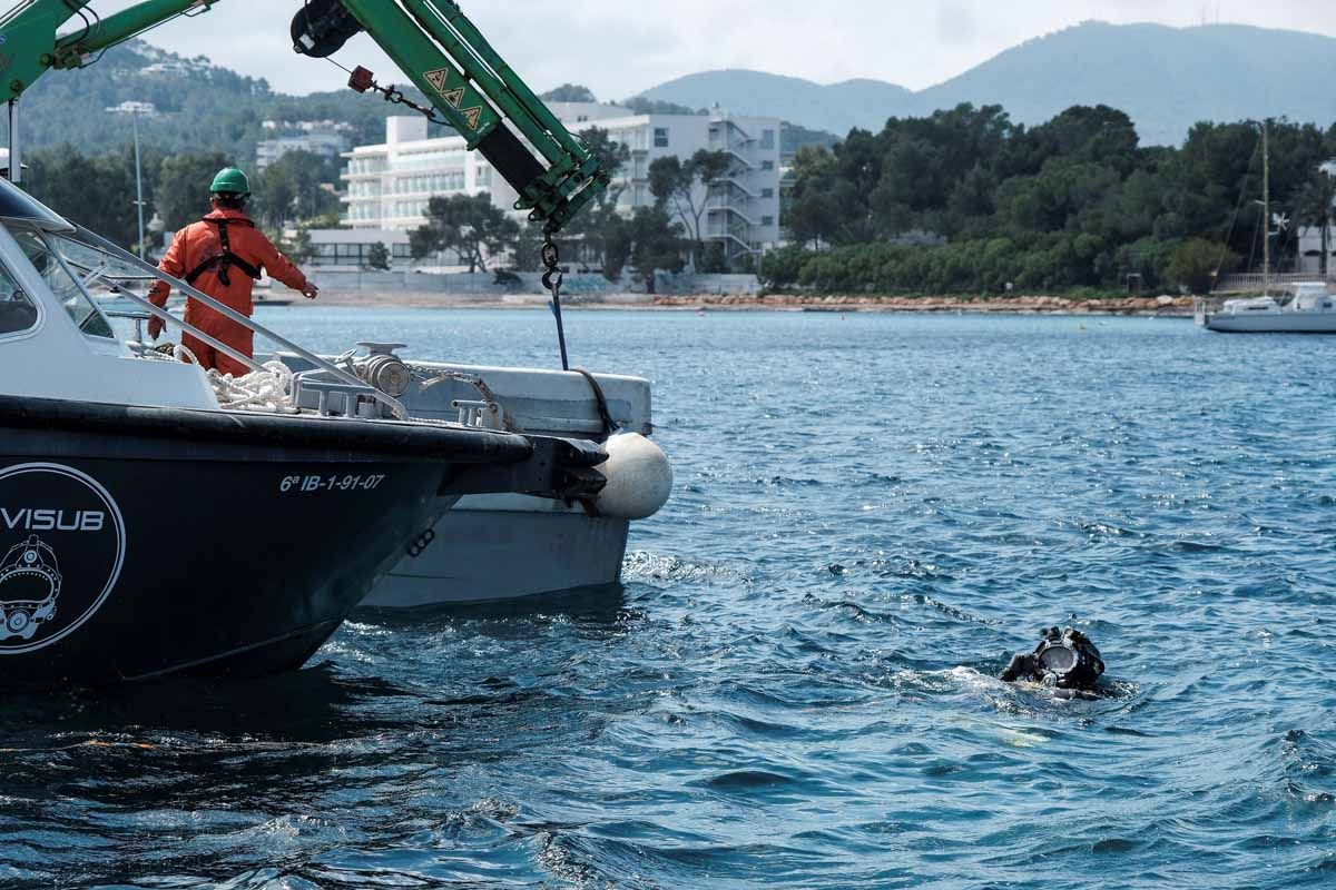 Sant Josep inicia la retirada de 156 muertos del fondo de la bahía