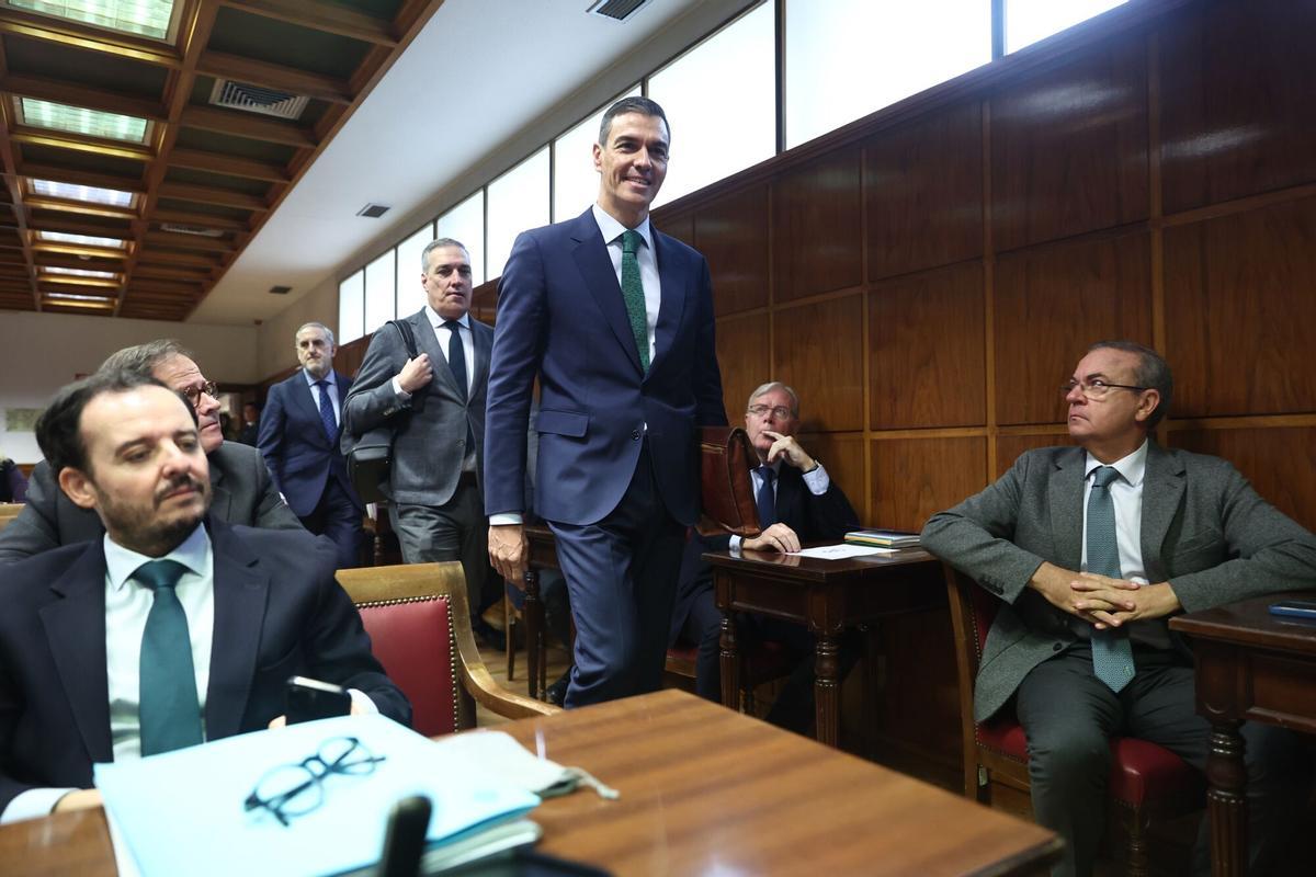 El presidente del Gobierno, Pedro Sánchez, a su llegada a la Comisión de Investigación sobre el 'caso Koldo', en el Senado.
