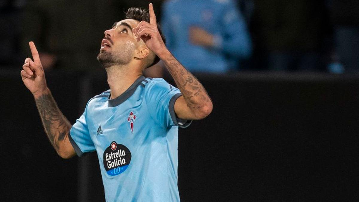 Brais Méndez celebra el primer tanto al Rayo Vallecano