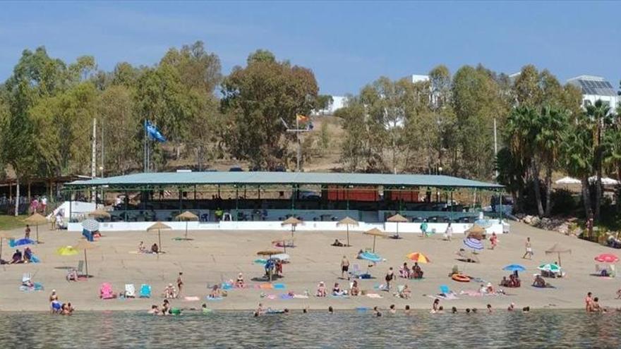 Costa Dulce revalida la bandera azul y suma otros dos distintivos