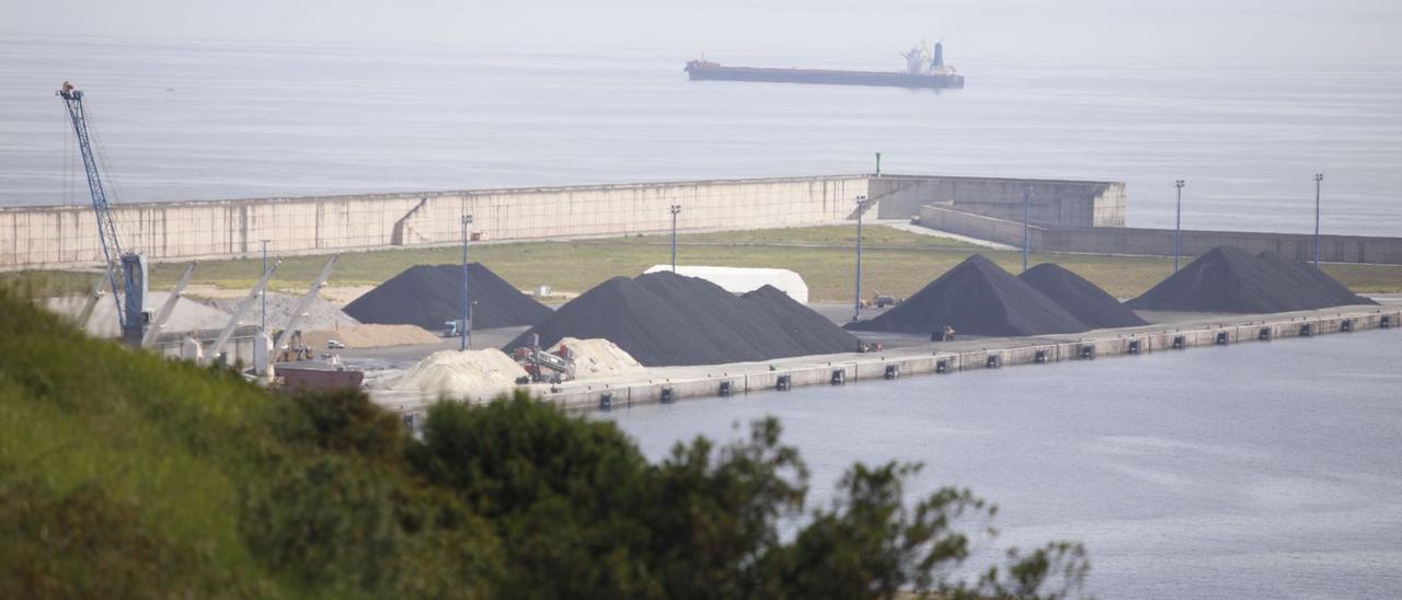 El muelle norte de la ampliación del puerto de El Musel. | Ángel González