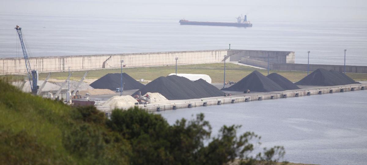 El muelle norte de la ampliación del puerto de El Musel. | Ángel González