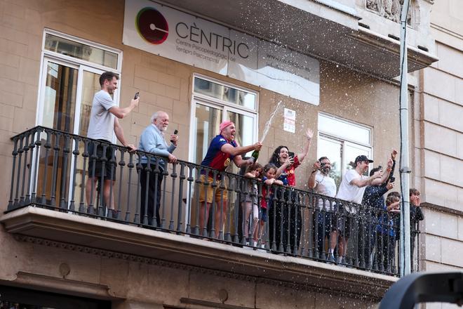 ¡De locos! Las mejores imágenes de una ciudad entregada al Barça