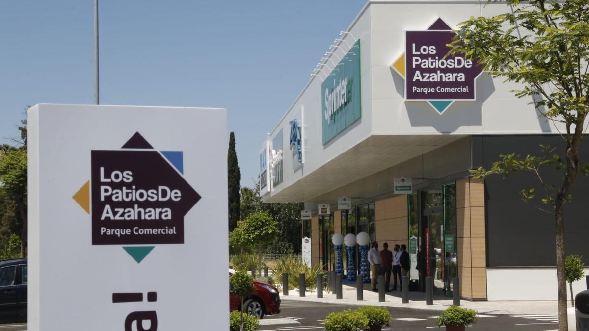 Inauguración del centro comercial Los Patios de Azahara en Córdoba