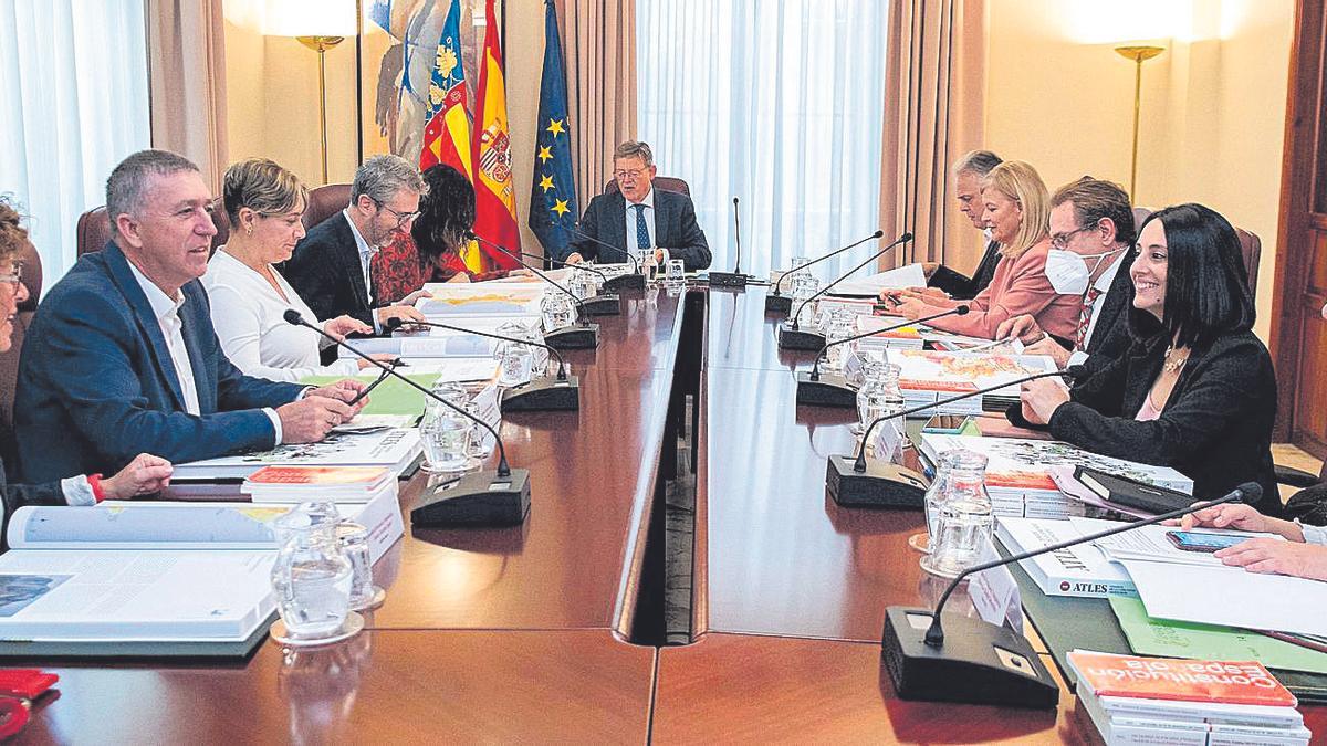 Un momento de la reunión del pleno del Consell celebrada este viernes en la Casa dels Caragols, sede de la Generalitat valenciana en Castelló.