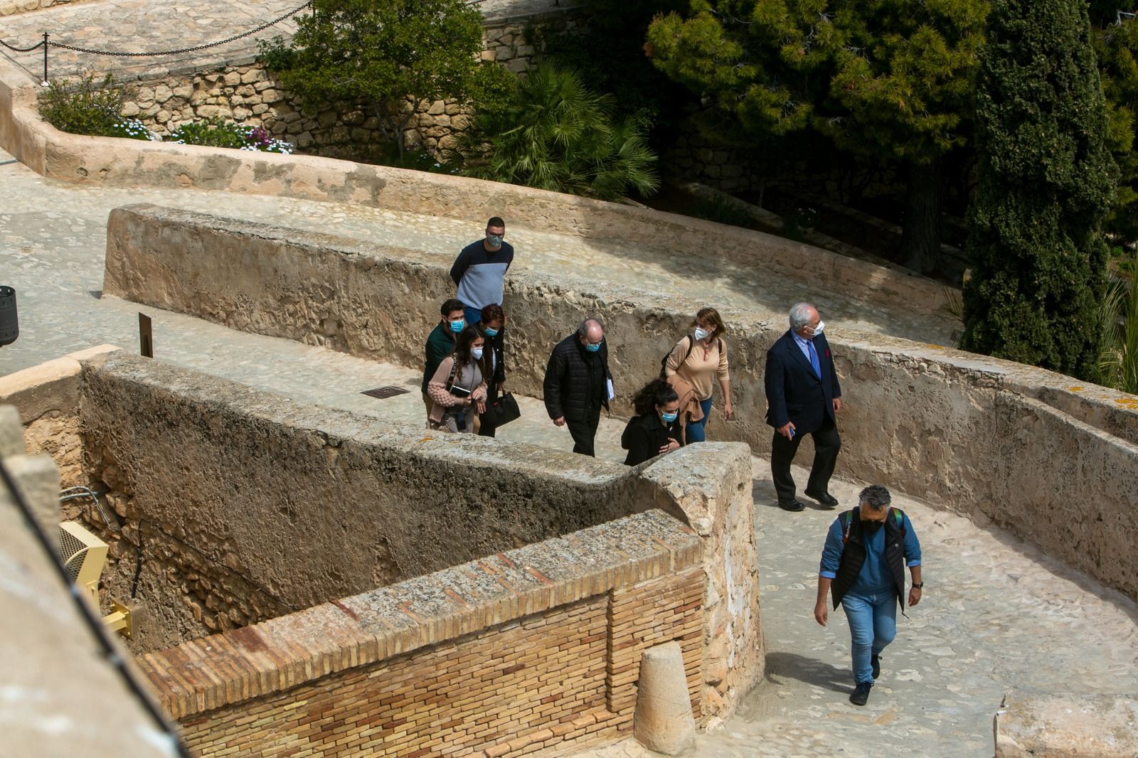 Preparativos en el Castillo de Santa Bárbara para la llegada de la Santa Faz