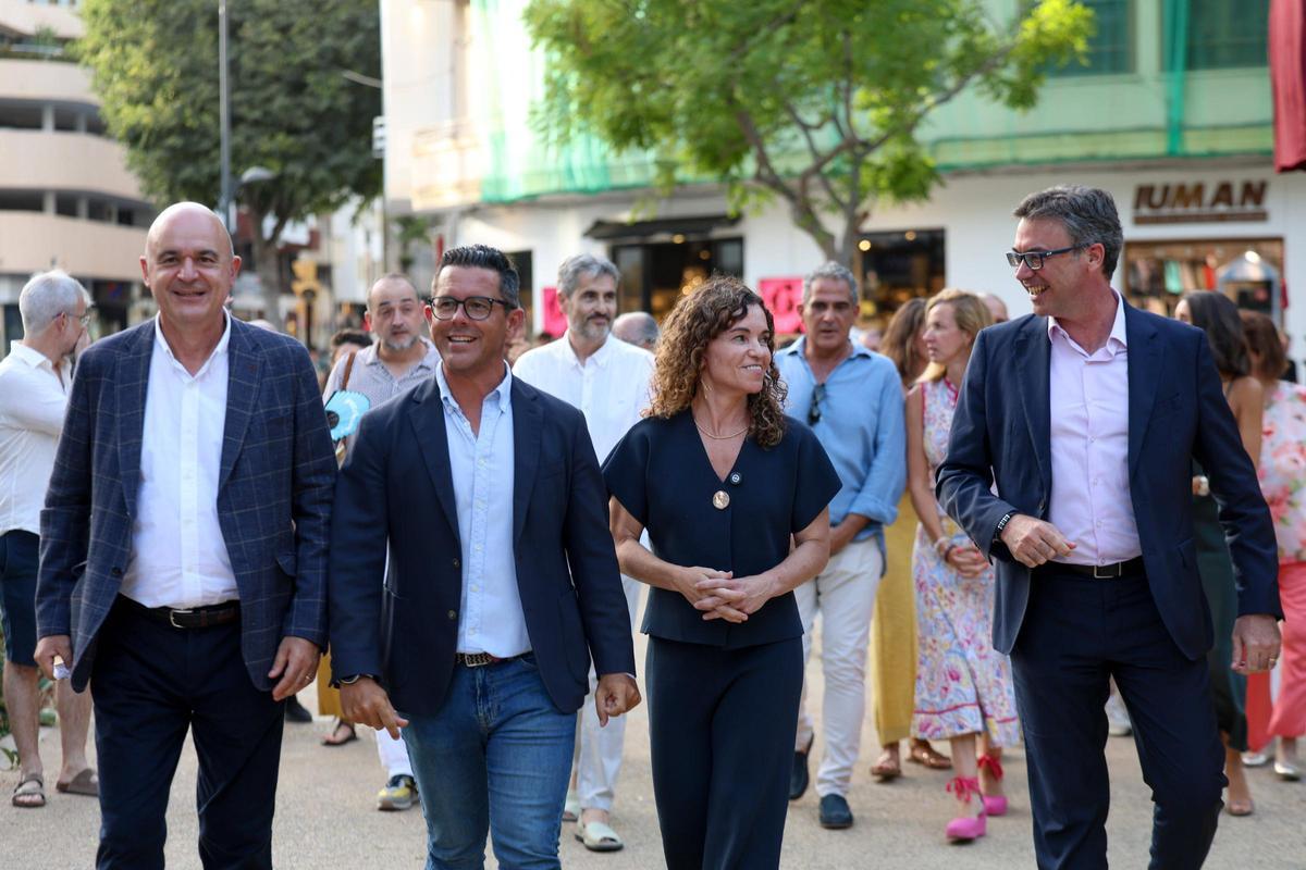 Inauguración del nuevo reloj de Vara de Rey en Ibiza. Inauguración del nuevo reloj de Vara de Rey en Ibiza.