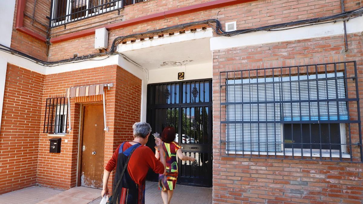 Entrada al bloque en el que ocurrieron los hechos en el barrio de Levante.