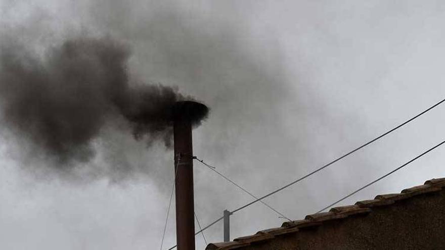 La segunda fumata también ha sido negra