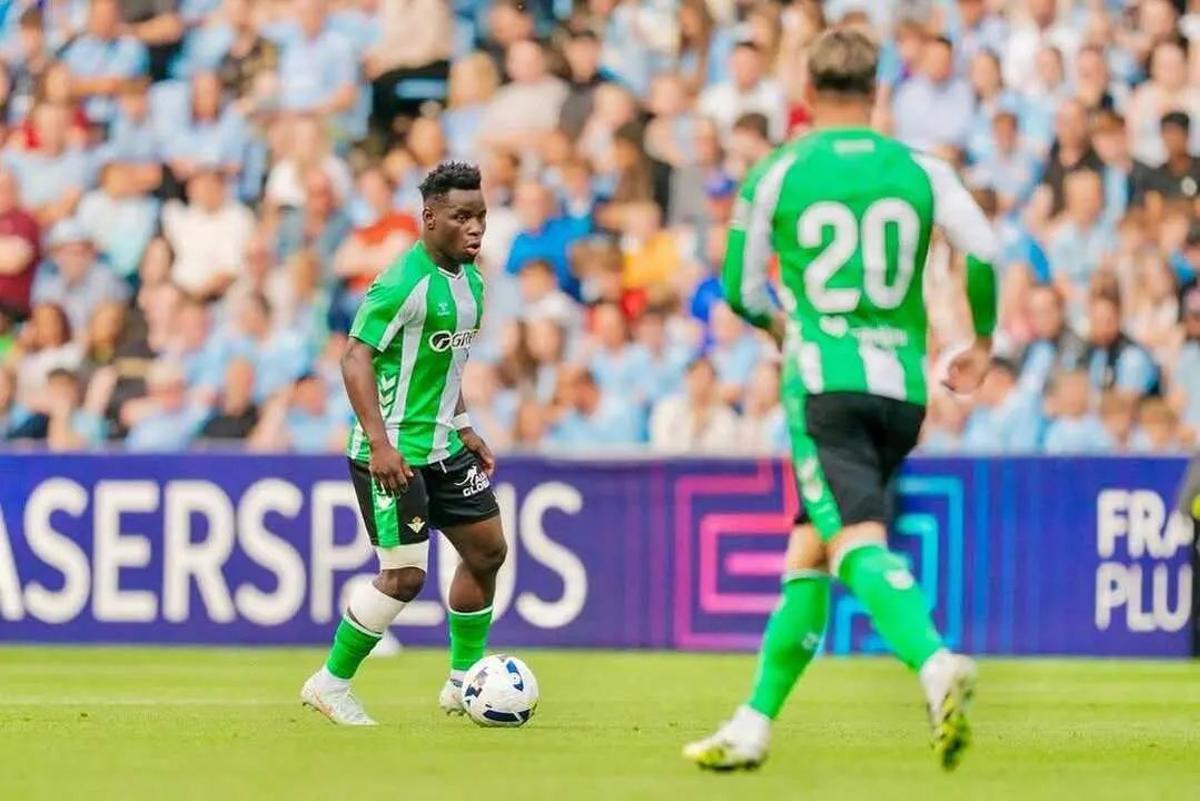 Mawuli, en un partido con el Betis B.