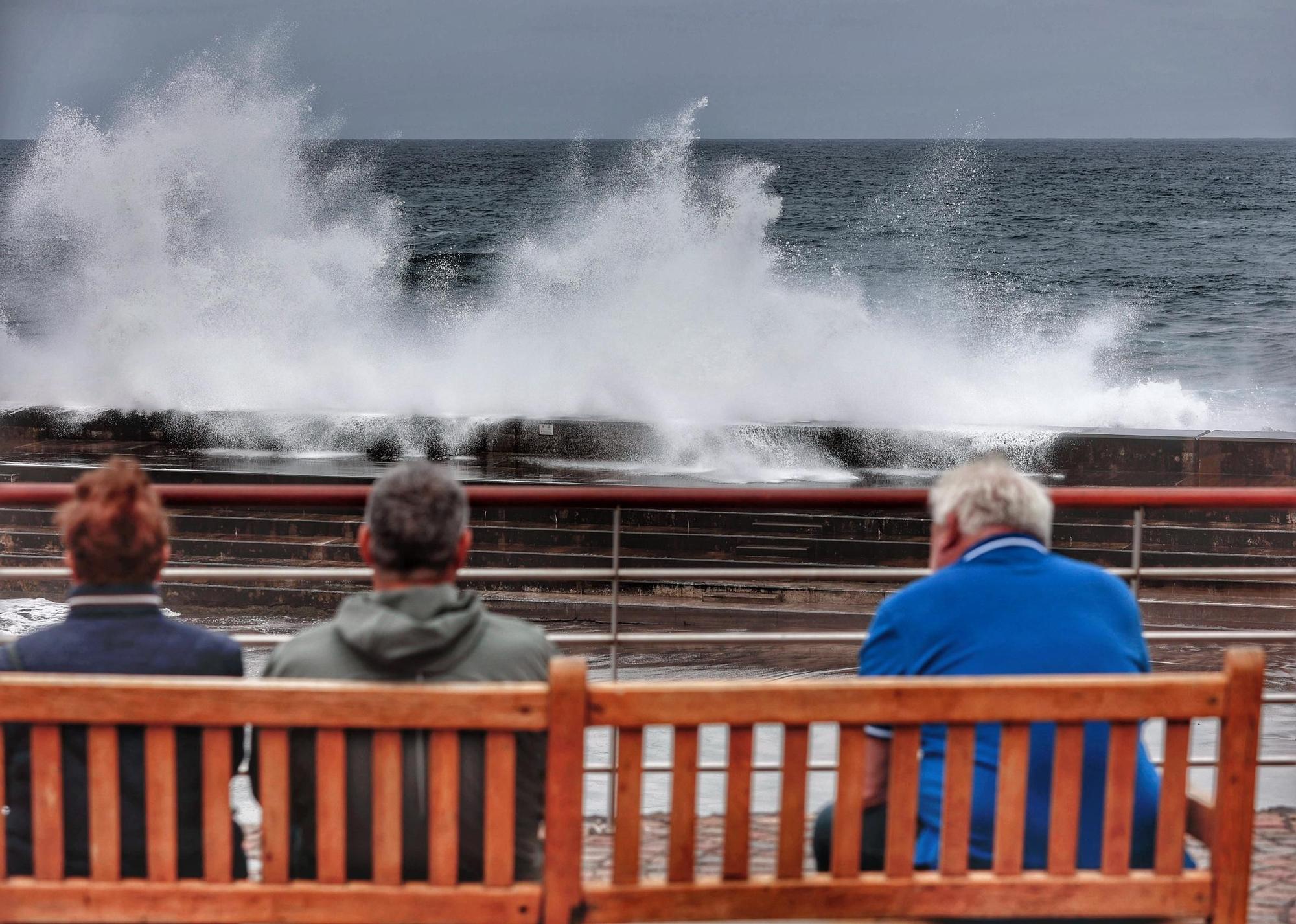 Fuerte oleaje en la costa de Tenerife