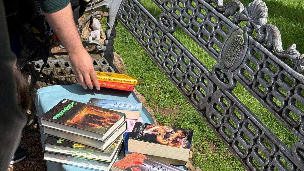 Nueva red de intercambio literario 'Deja un libro, llévate otro' que reúne a lectores en Badajoz