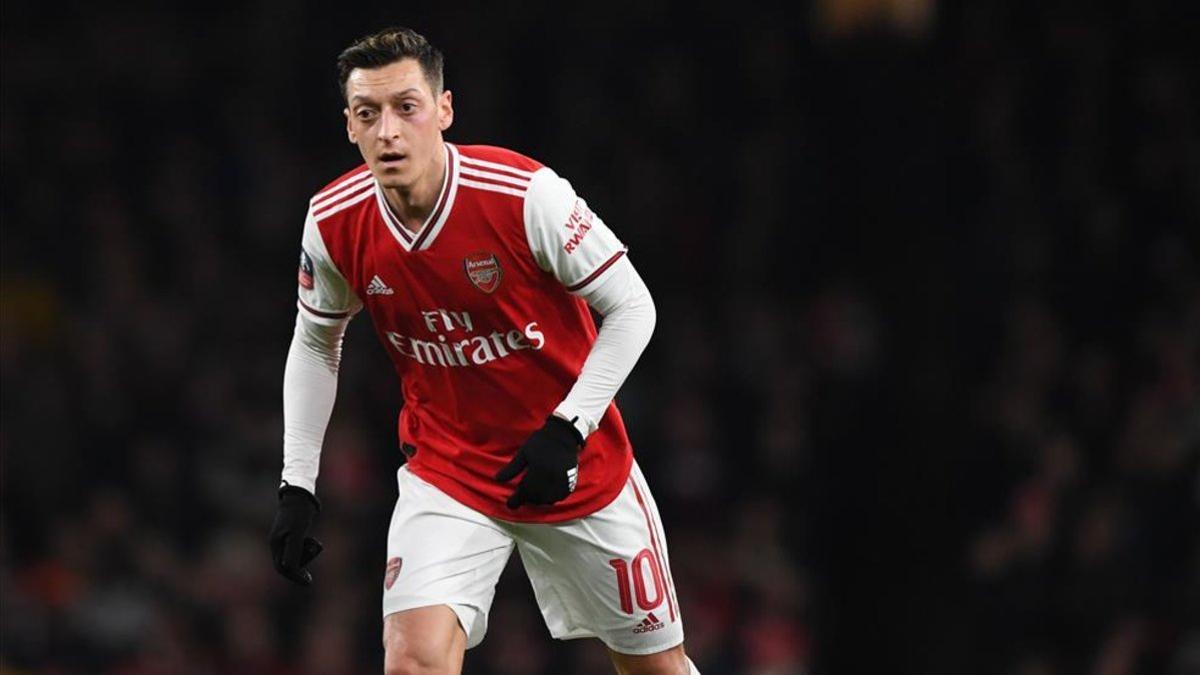 Mesut Özil sigue siendo noticia por su actividad en las redes sociales