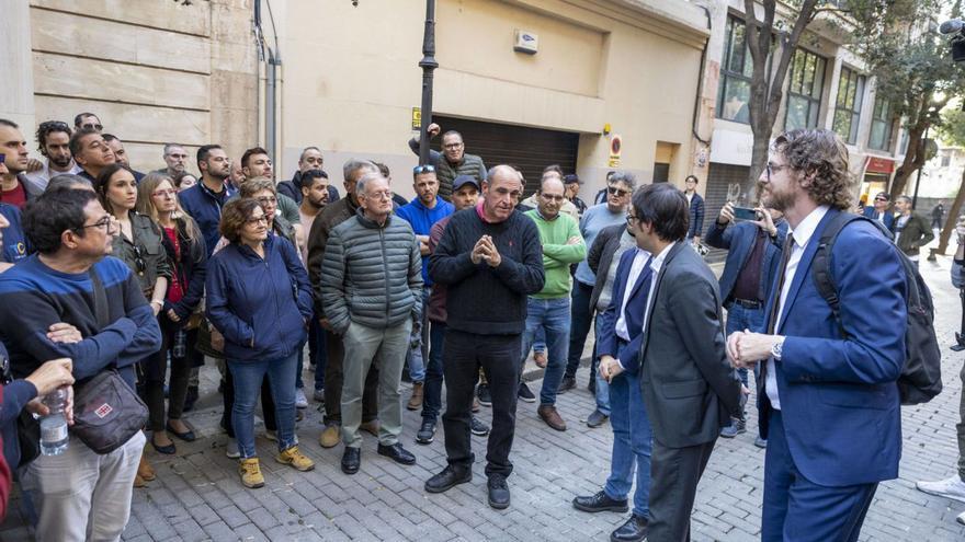 El Govern se posiciona con los taxistas frente al apoyo de los hoteleros a Uber