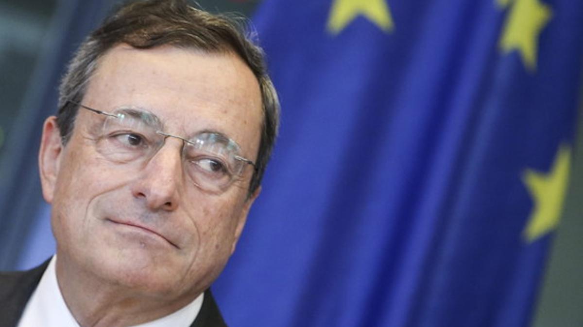 Draghi alerta de que la recuperación económica &quot;pierde impulso&quot; en la eurozona