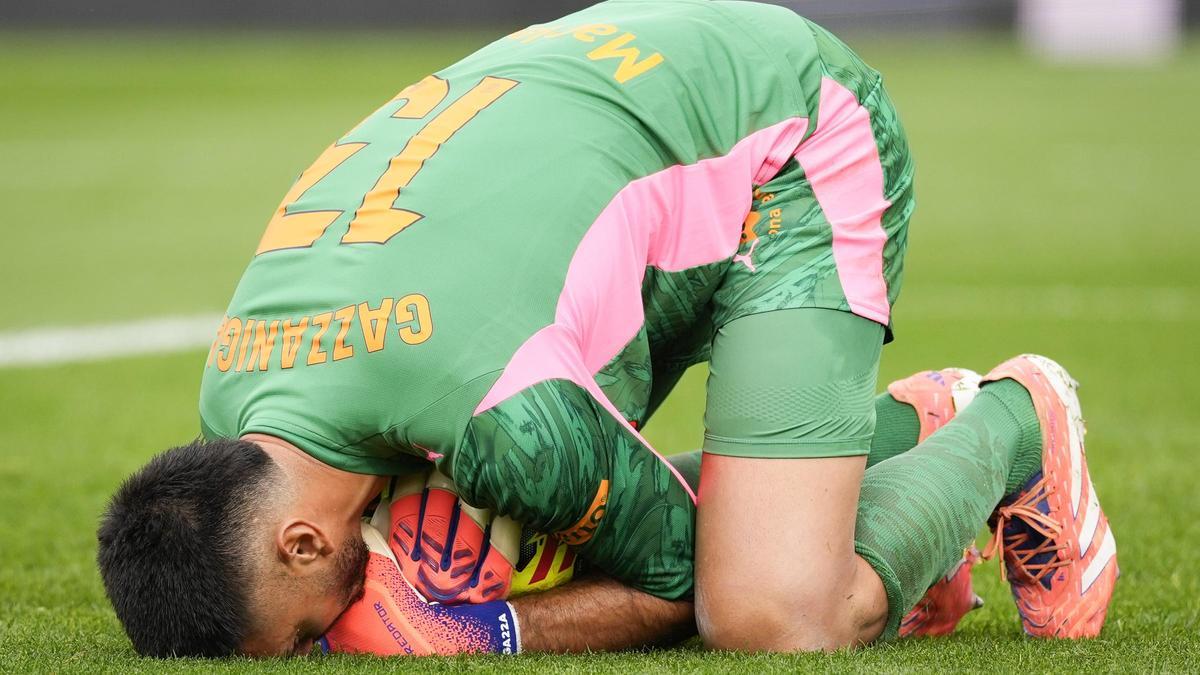 Gazzaniga, blocant una pilota