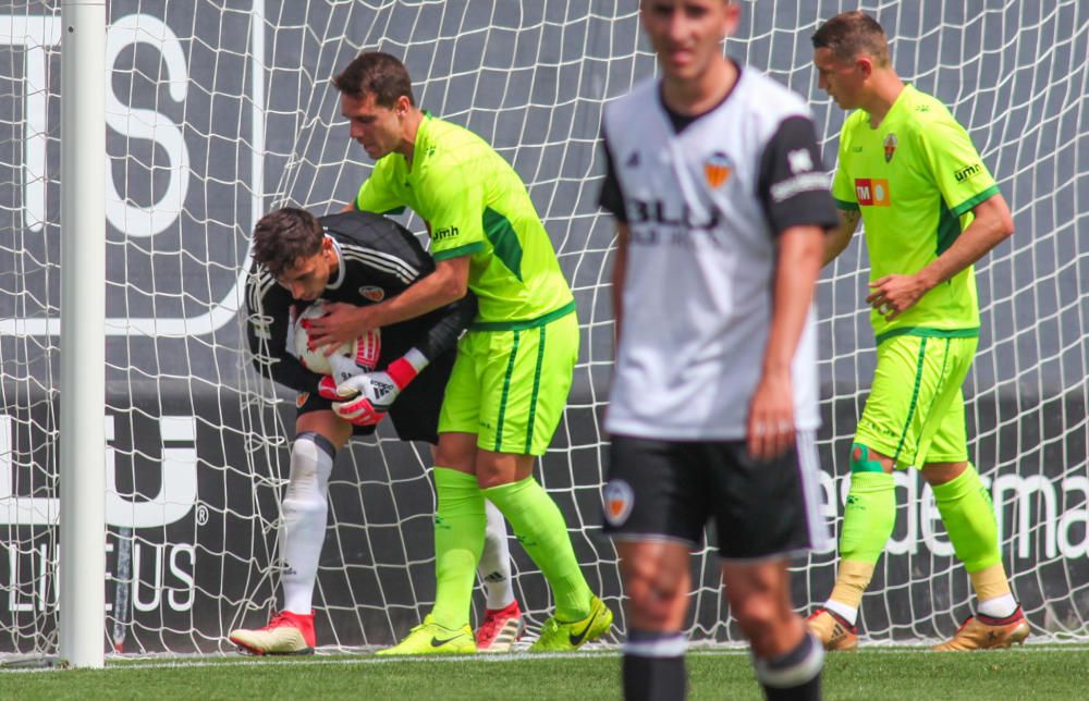 El Elche suma un punto en un partido de locos.