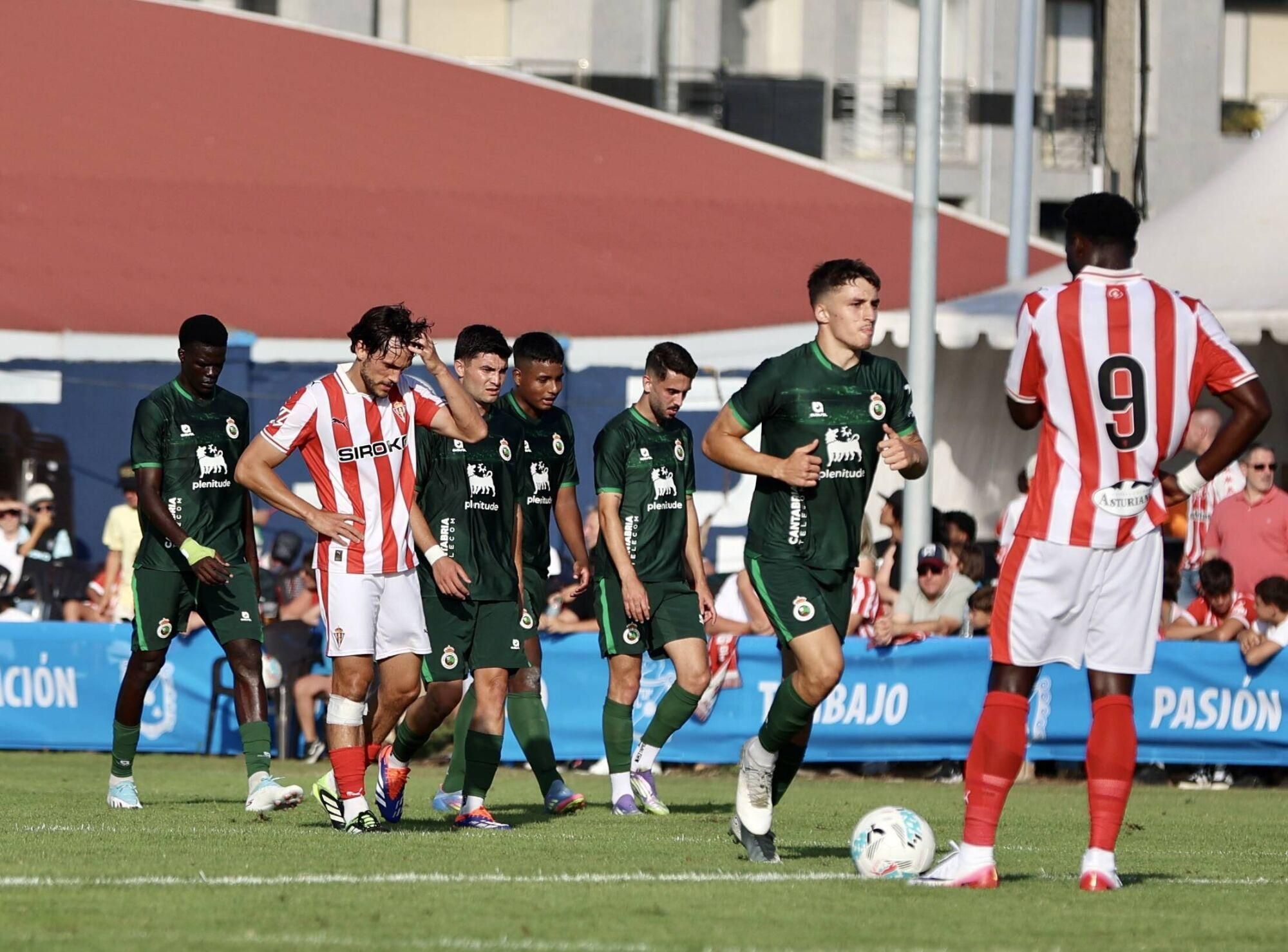 EN IMÁGENES: Amistoso de pretemporada en Grado entre Sporting y Racing de Santander