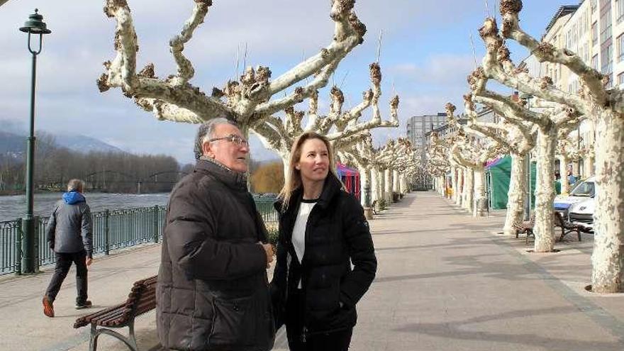 El alcalde, con la directora xeral. // FdV