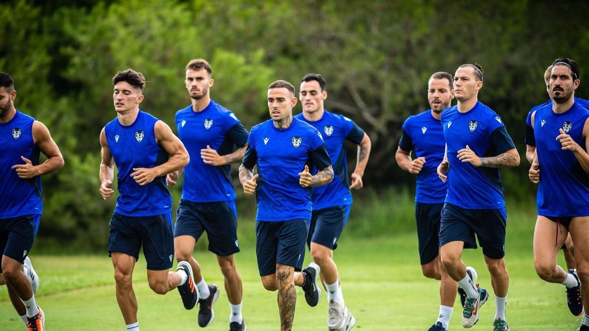 El Levante UD trabaja desde el miércoles en El Saler.