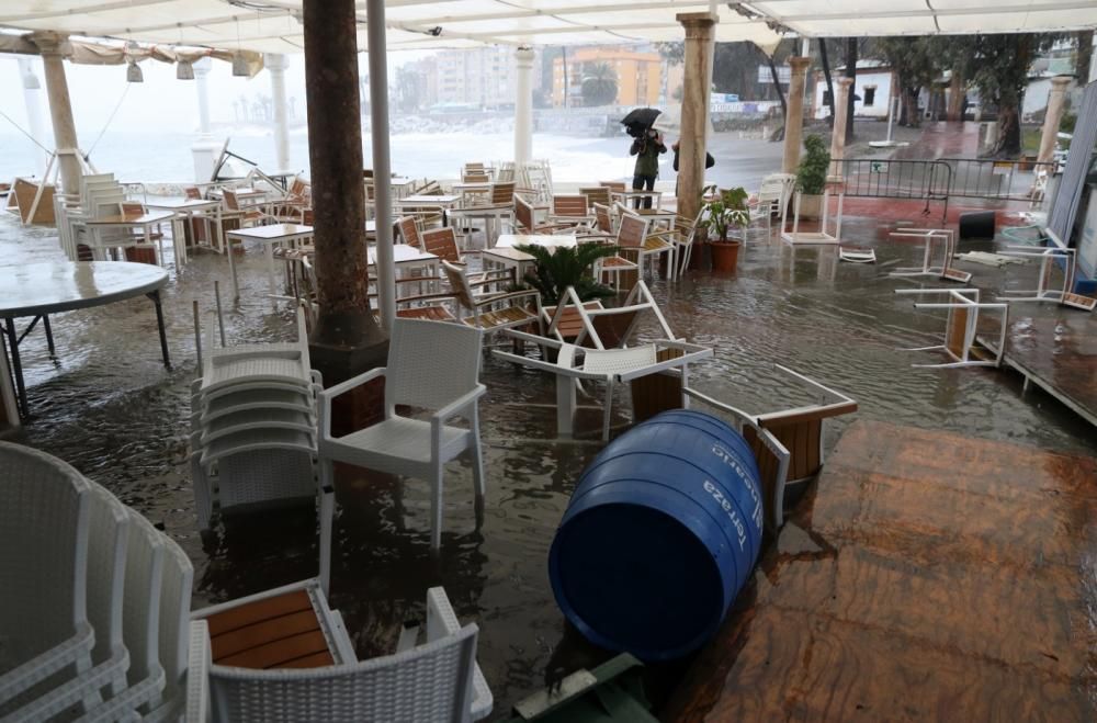 Lluvia y temporal en el mar en Málaga con la llegada de la borrasca Filomena.